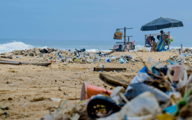 Cos’è la plastica e perché è un problema?
